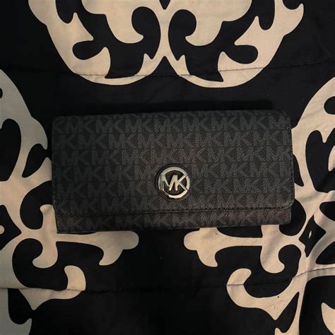 Michael Kors Fulton Flap Continental Wallet 